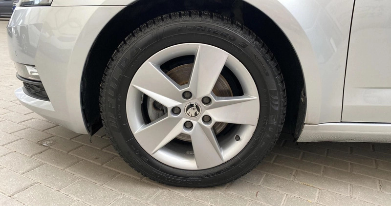 Skoda Octavia cena 49900 przebieg: 124110, rok produkcji 2018 z Gdańsk małe 211